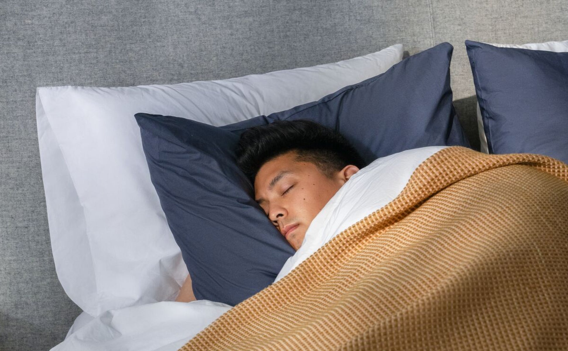 Foam-Snow-Pillow-lifestyle.jpg